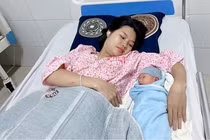 Kịp thời cứu sống hai mẹ con sản phụ bị sa dây rốn nguy kịch