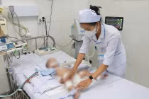 Cứu sống bệnh nhi mắc tay chân miệng nguy kịch ở Khánh Hoà
