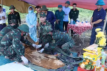 Tìm thấy thi thể liệt sĩ được bọc trong tăng bộ đội ở Huế