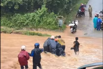 Tập trung ứng phó khẩn cấp, khắc phục hậu quả mưa lũ lớn tại Trung Bộ