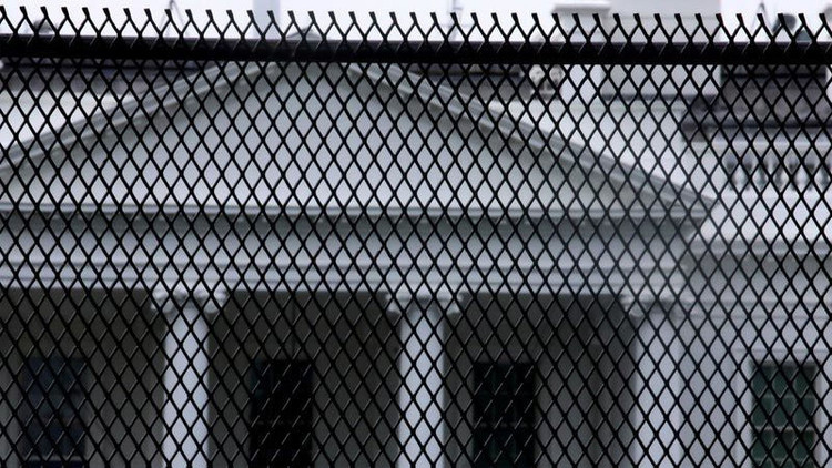 Mỹ dựng rào quanh Nhà Trắng phòng bạo loạn ngày bầu cử