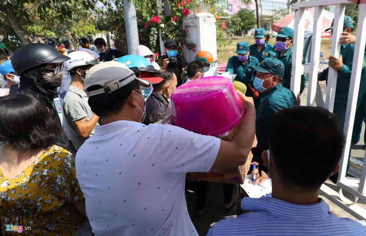 Canh dong duc nhu cho phien truoc cong khu cach ly o TP.HCM hinh anh 11 tiepte_zing41.JPG