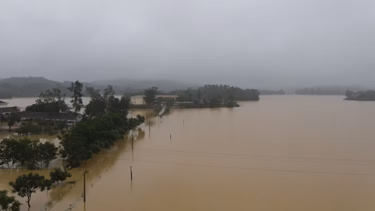 Toàn cảnh vùng rốn lũ huyện nghèo Thanh Chương nhìn từ Flycam - 4