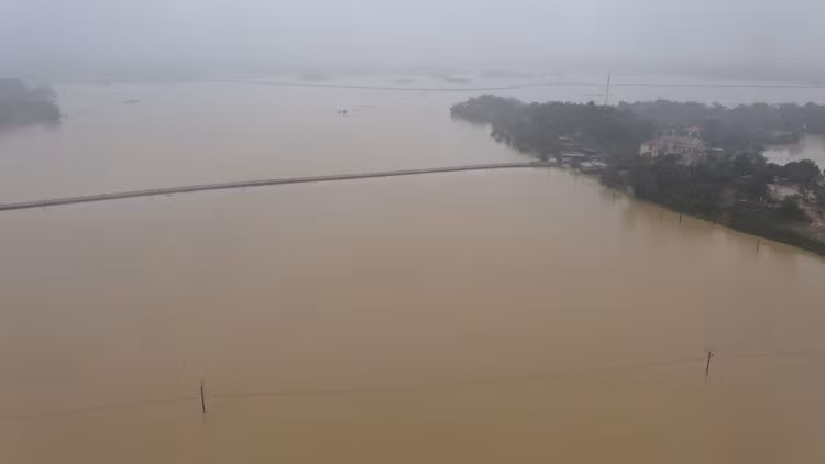 Toàn cảnh vùng rốn lũ huyện nghèo Thanh Chương nhìn từ Flycam - 5