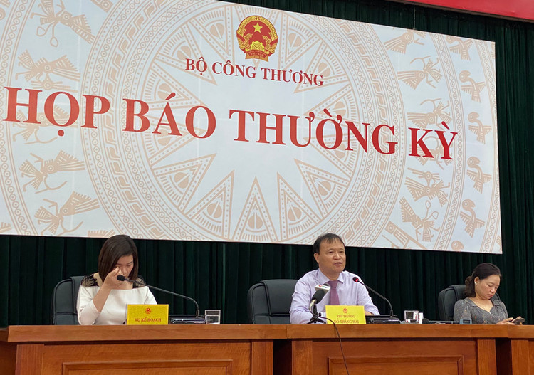 Thứ trưởng Bộ Công Thương Đỗ Thắng Hải chủ trì buổi Họp báo thường kỳ chiều 15/5. Ảnh: VGP/Phan Trang.