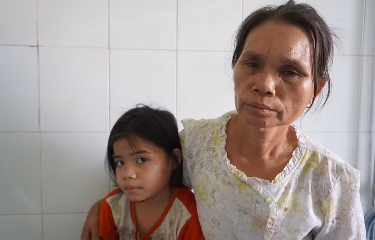 Xe khach lao xuong vuc 5 nguoi chet anh 1