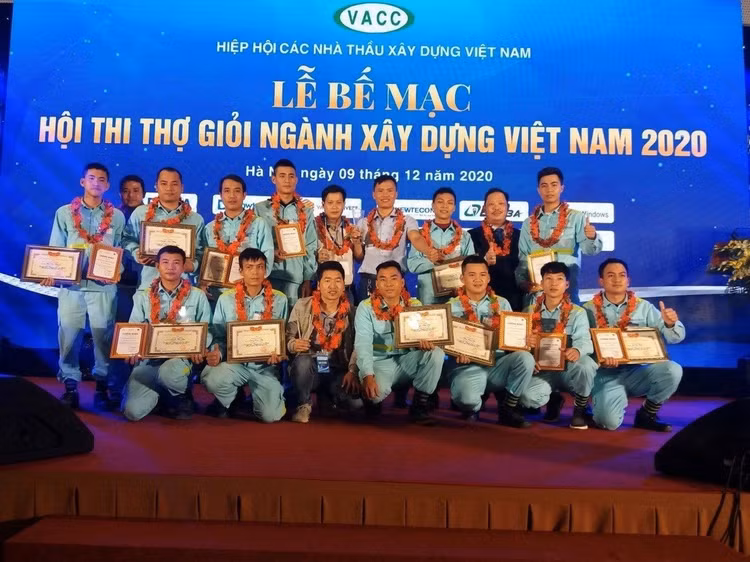 Những cá nhân của Eurowindow đạt thành tích xuất sắc tại Hội thi.