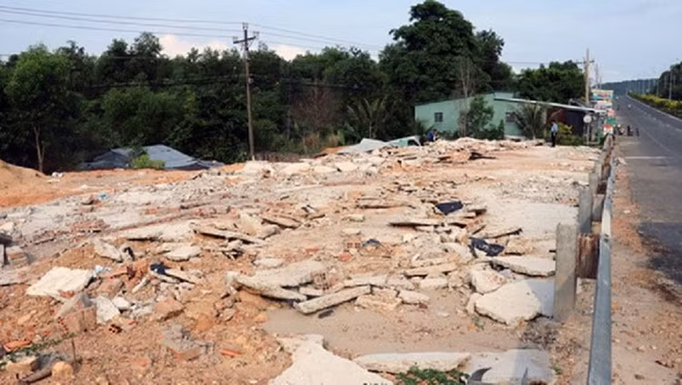 Một công trình lấn chiếm hành lang giao thông ở Phú Quốc.