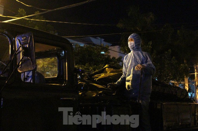 Quân khu 5 phun khử trùng 2 bệnh viện bị phong tỏa - ảnh 10