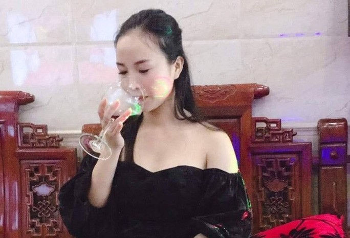Hot girl bán bánh mướt cầm đầu đường dây đánh bạc 126 tỉ đồng bị khởi tố - Ảnh 1.
