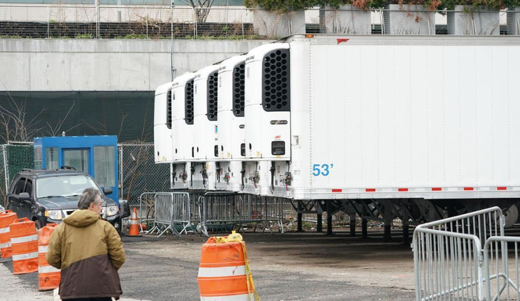 Thi thể ùn ứ trong các nhà xác di động ở New York - 2