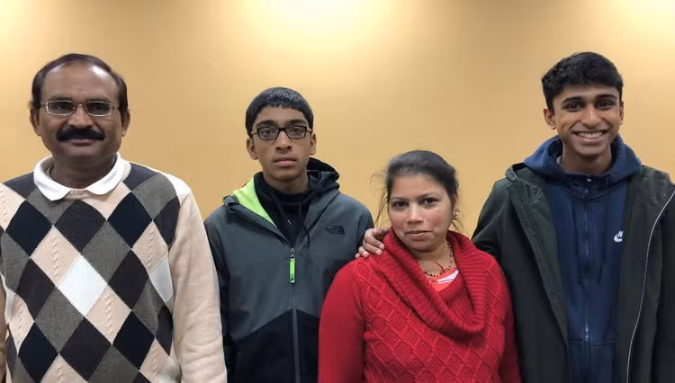 Thi thể ùn ứ trong các nhà xác di động ở New York - 1