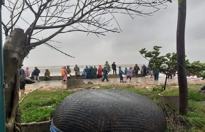 Quảng Bình: Nước lũ lên nhanh, 4 huyện bị chia cắt, ngập gần 35 nghìn ngôi nhà - 4