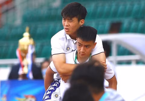 Duy Manh dut hoan toan day chang cheo dau goi hinh anh 1 thumbduymanh.jpg