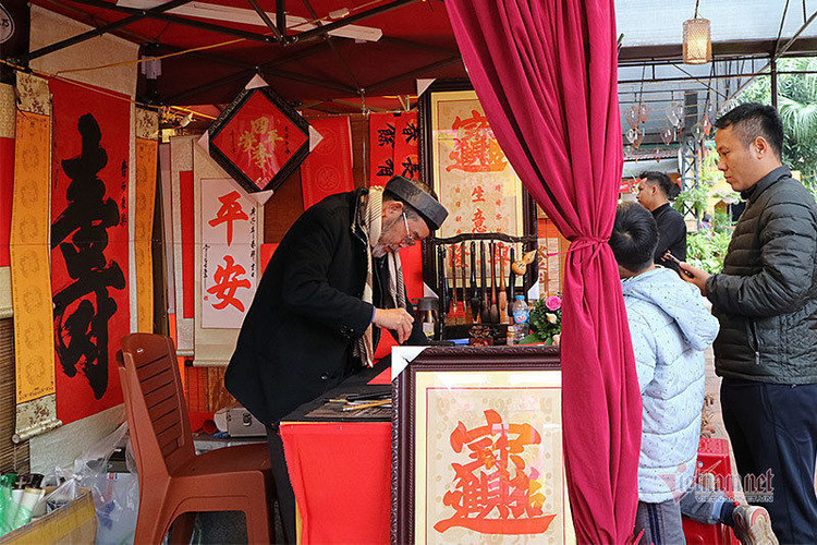 Hơn 50 thầy đồ hội tụ, Tết xưa được tái hiện ở Văn Miếu