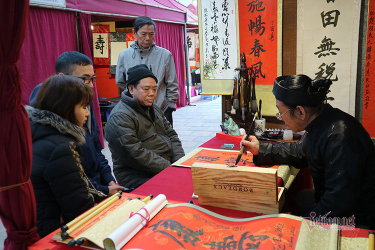 Hơn 50 thầy đồ hội tụ, Tết xưa được tái hiện ở Văn Miếu