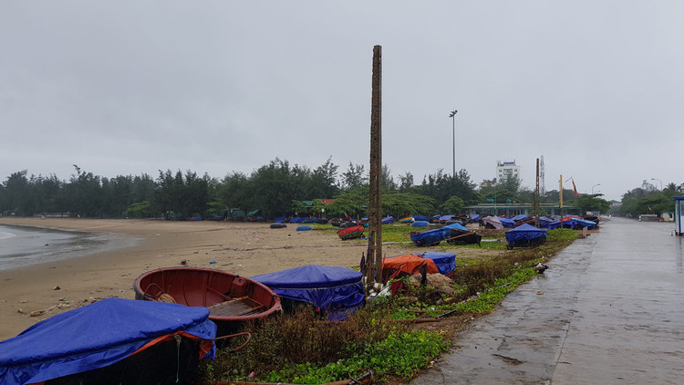 Tàu cá bị chìm do ảnh hưởng bão số 2 - 10