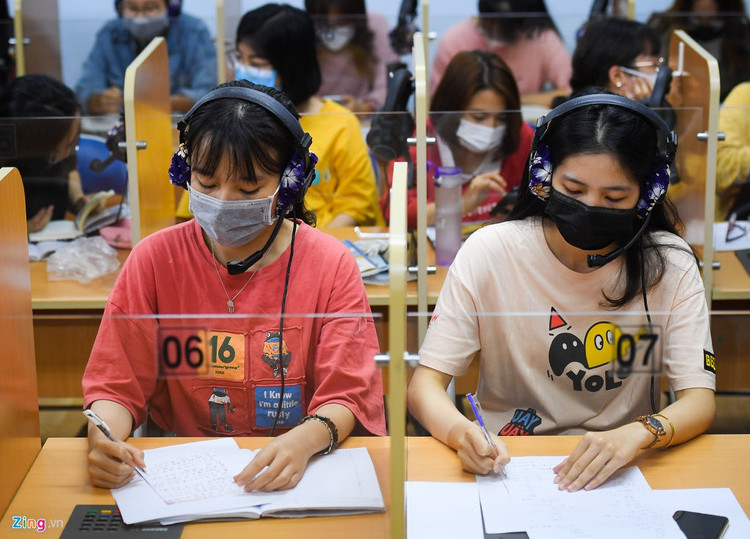 Hang nghin sinh vien tro lai truong sau ky nghi gan 2 thang hinh anh 13 4_Dai_hoc_Ha_Noi_zing6.jpg