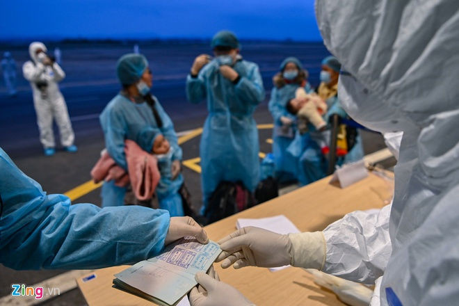 Trua 1/3-Noi-Bai-va-Tan-Son-Nhat-dung-don-chuyen-bay-tu-Han-Quoc-hinh-anh-1-7_zing.jpg