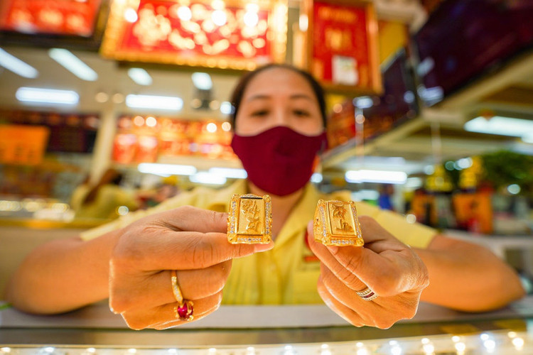 Gia vang hom nay tang manh anh 2