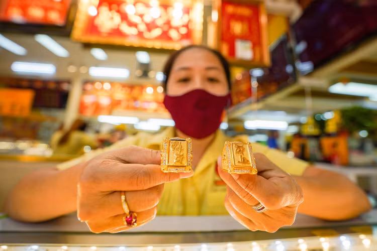 Gia vang hom nay tang manh anh 2