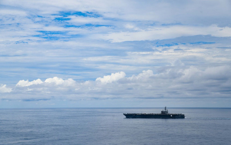 Cận cảnh tàu sân bay Mỹ tập trận ở Biển Đông - 1