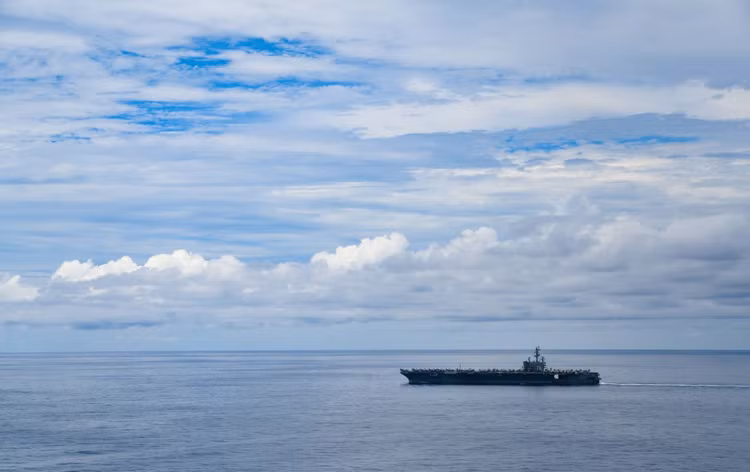 Cận cảnh tàu sân bay Mỹ tập trận ở Biển Đông - 1