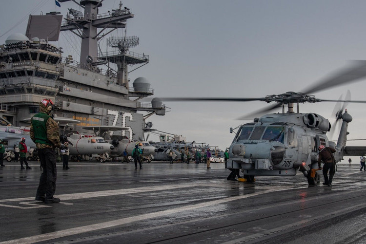 Cận cảnh tàu sân bay Mỹ tập trận ở Biển Đông - 9