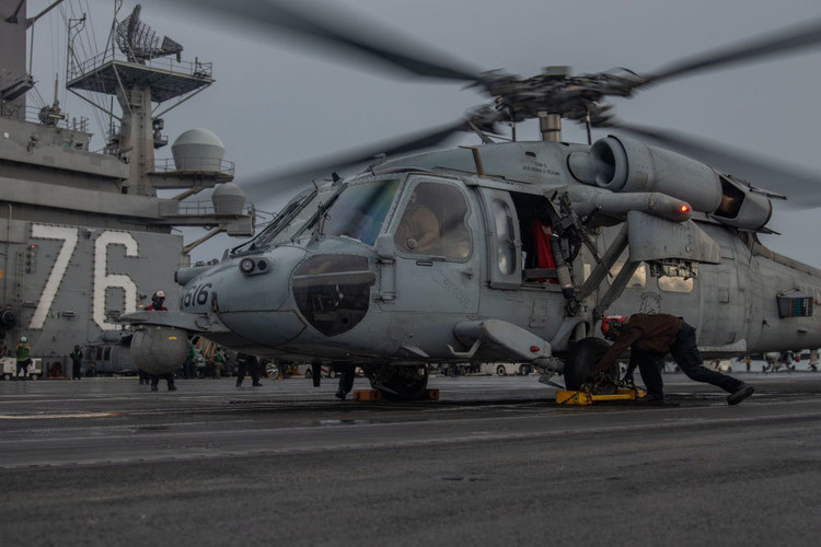 Cận cảnh tàu sân bay Mỹ tập trận ở Biển Đông - 10