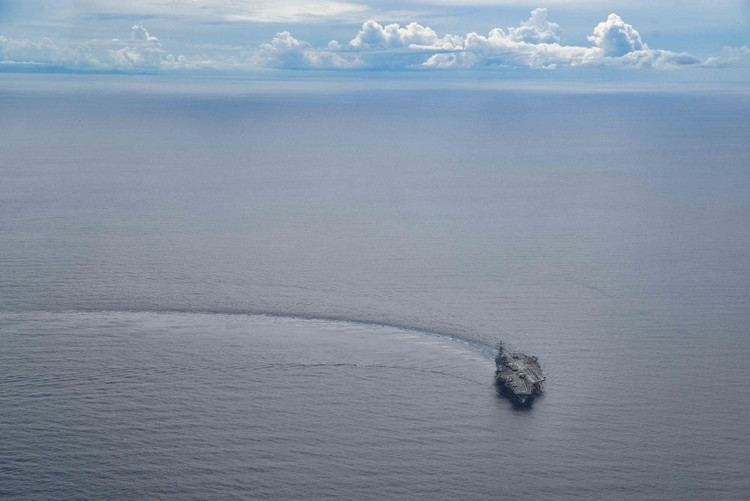 Cận cảnh tàu sân bay Mỹ tập trận ở Biển Đông - 4