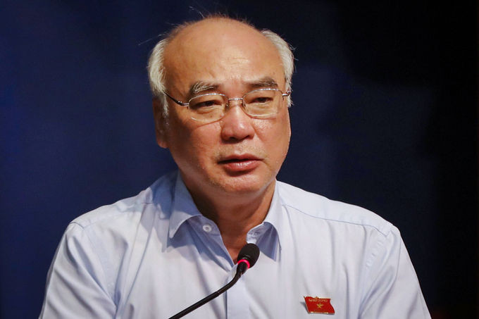 Trưởng ban Tuyên giáo Thành ủy Phan Nguyễn Như Khuê trả lời ý kiến cử tri. Ảnh: Quỳnh Trần.