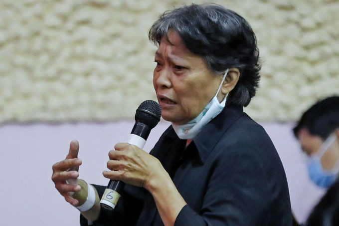 Bà Lê Thị Bạch Tuyết nêu ý kiến tại buổi tiếp xúc sáng 7/10. Ảnh: Quỳnh Trần.