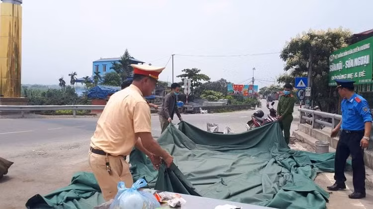 Hà Nội tháo dỡ 30 chốt kiểm dịch Covid-19 tại các cửa ngõ - 1