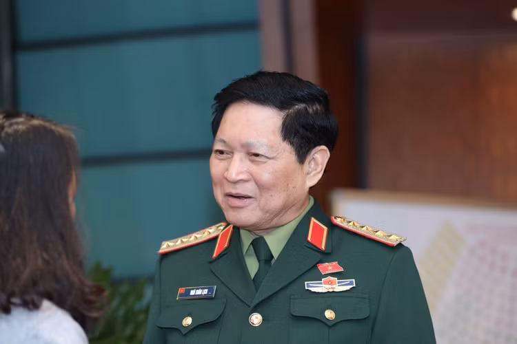 Bộ trưởng Quốc phòng: Sẽ bố trí việc làm cho con em các chiến sĩ hi sinh - 1