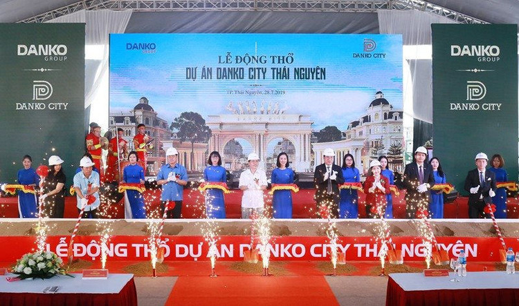 Ông Vũ Hồng Bắc, Chủ tịch UBND tỉnh Thái Nguyên tham dự lễ động thổ Danko City Cao Ngạn, Chùa Hang khi dự án chư được cấp phép xây dựng. (ảnh báo Thái Nguyên)