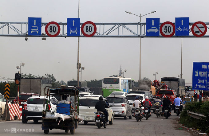 Ùn tắc, tai nạn triền miên trên cầu Thanh Trì - 2