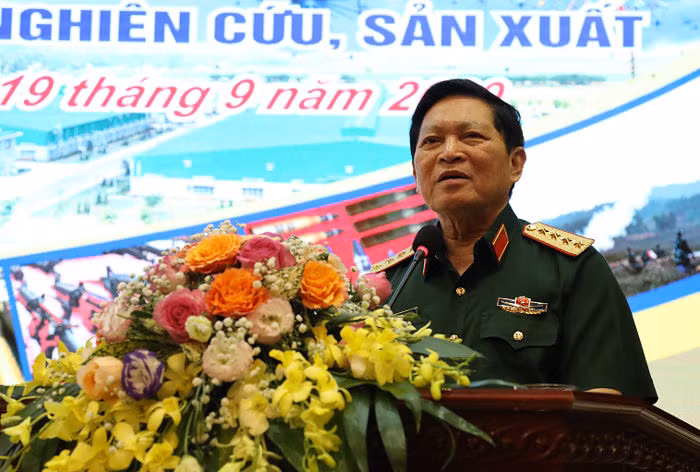 Đại tướng Ngô Xuân Lịch phát biểu chỉ đạo hội nghị. Ảnh BQP