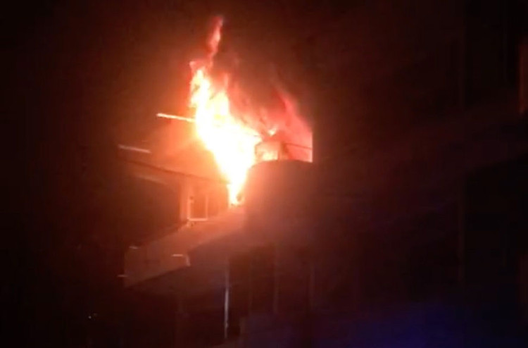 6 người kẹt trong căn nhà 5 tầng cháy ngùn ngụt ở Sài Gòn - 2