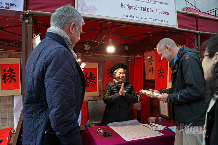 Hơn 50 thầy đồ hội tụ, Tết xưa được tái hiện ở Văn Miếu