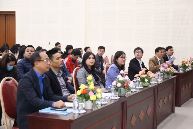 Các vị đại biểu tham dự chương trình 