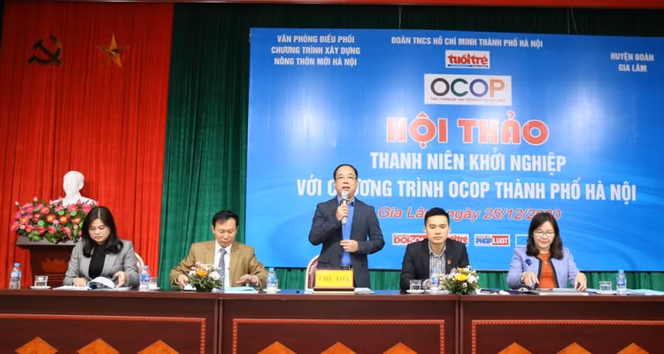 Đồng chí Nguyễn Mạnh Hưng, Tổng Biên tập báo Tuổi trẻ Thủ đô chủ trì hội thảo