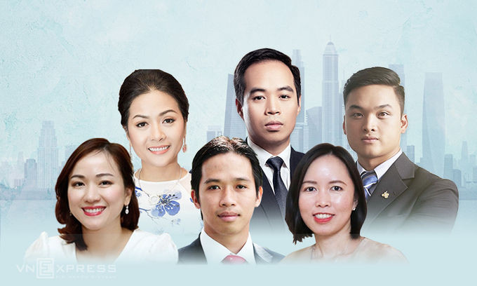 Từ trái qua phải,