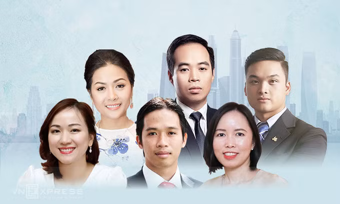 Từ trái qua phải,