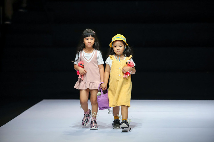 mau nhi bieu dien thoi trang anh 18