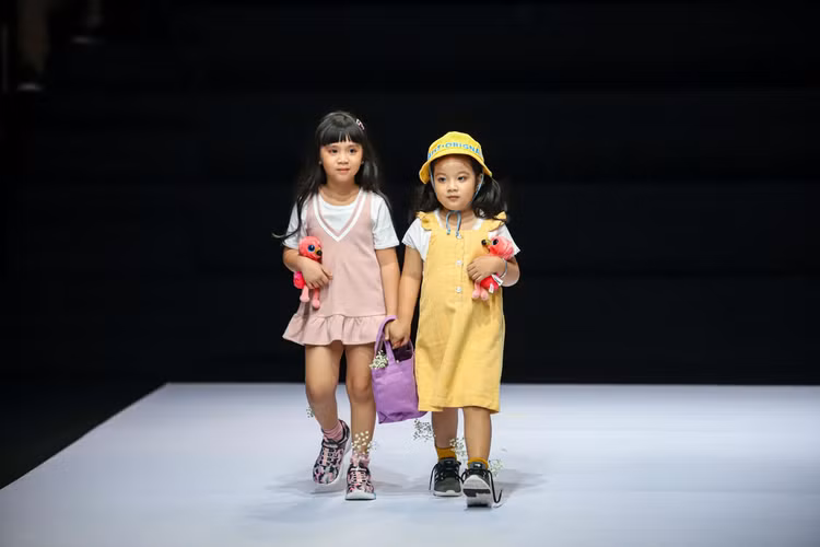 mau nhi bieu dien thoi trang anh 18