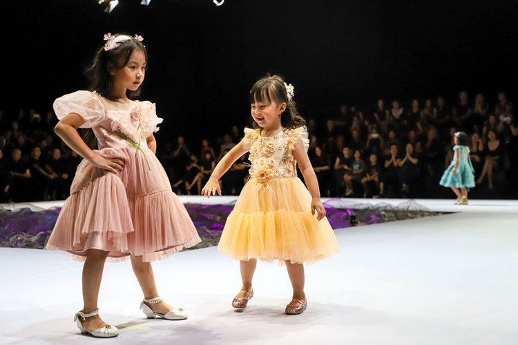 mau nhi bieu dien thoi trang anh 15