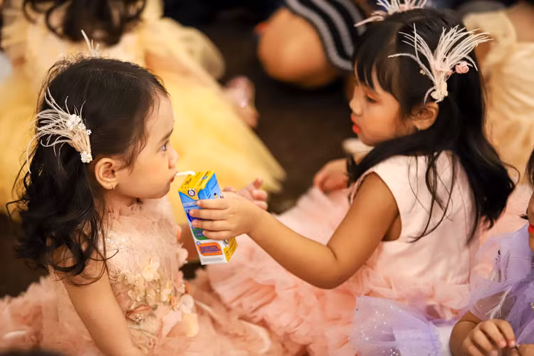 mau nhi bieu dien thoi trang anh 7