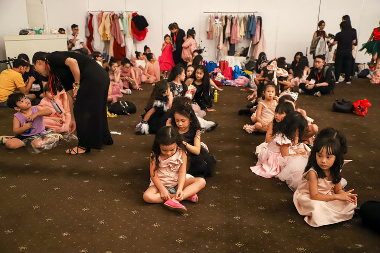 mau nhi bieu dien thoi trang anh 3