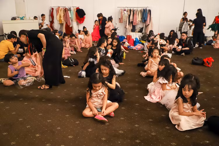 mau nhi bieu dien thoi trang anh 3