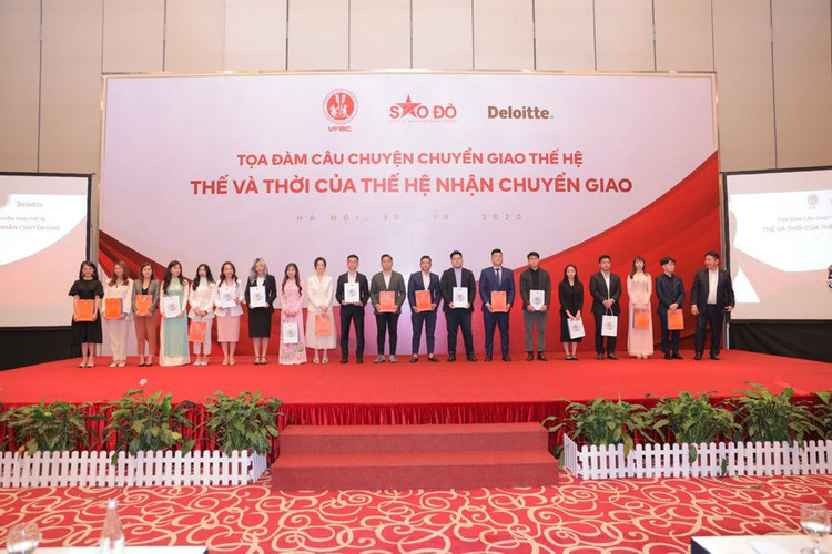 Hình ảnh của các học viên đầu tiên của Học viện F2 Sao Đỏ.